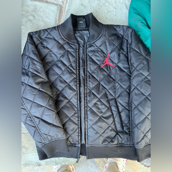 JORDAN BRAND KIDS QUILT PUFF JACKET SIZE MEDIUM NO VISIBLE FLAWS LOOKS NEW - Picture 2 of 4
